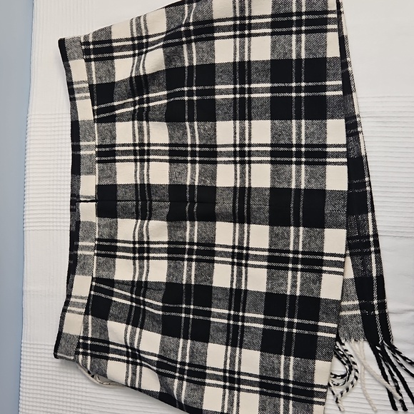 Antonio Melani Scarf Like Wrap Front W/Fringe Mini Skirt: Black/Cream Plaid: 18 - Picture 3 of 9